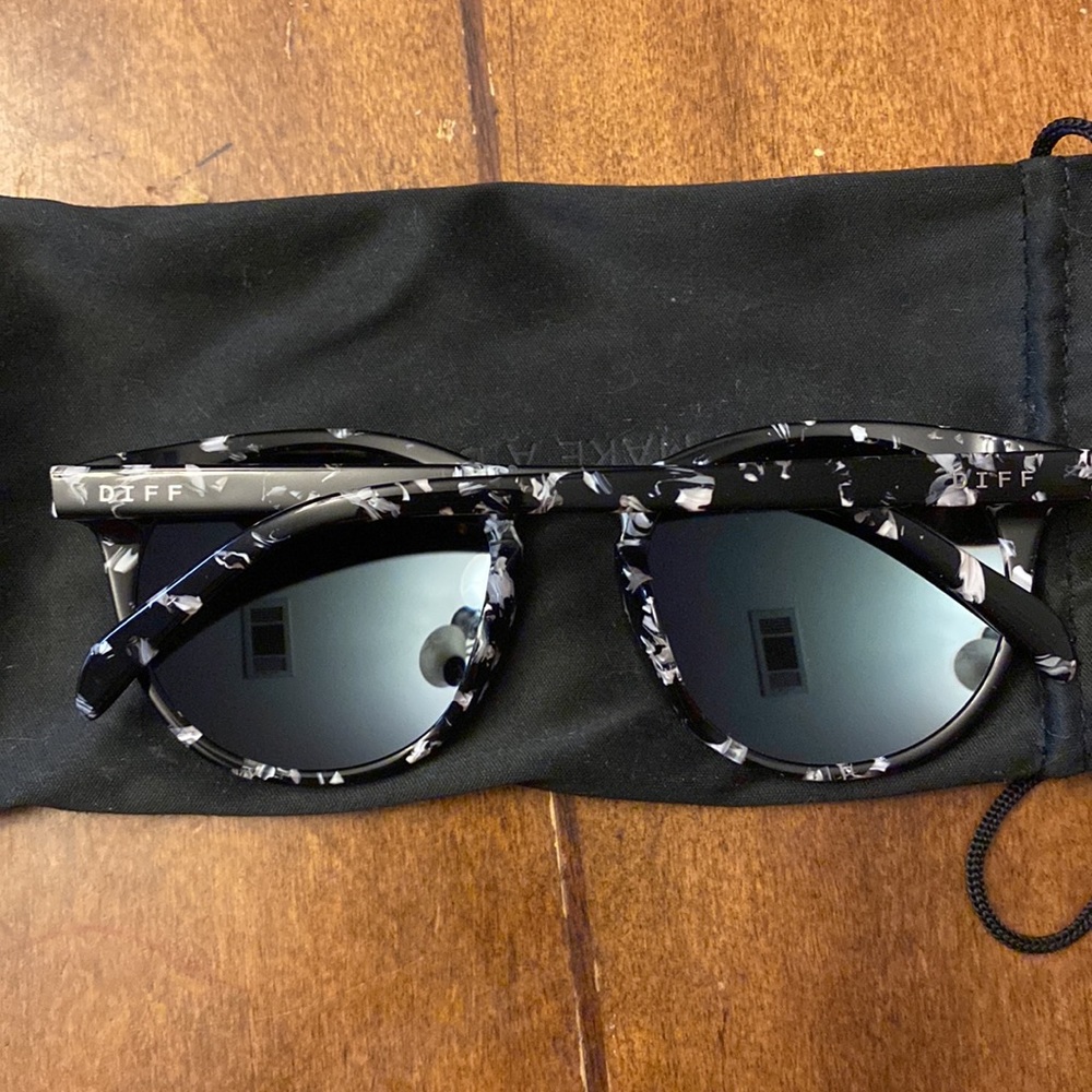 Diff Sunglasses - image 2